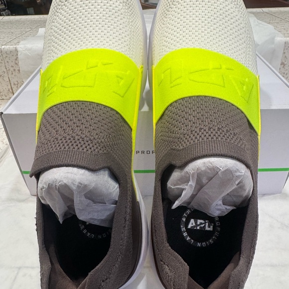 APL Techloom Bliss Men's Chocolate Energy Prestine Sneakers withNeon Yellow Band - Picture 1 of 5